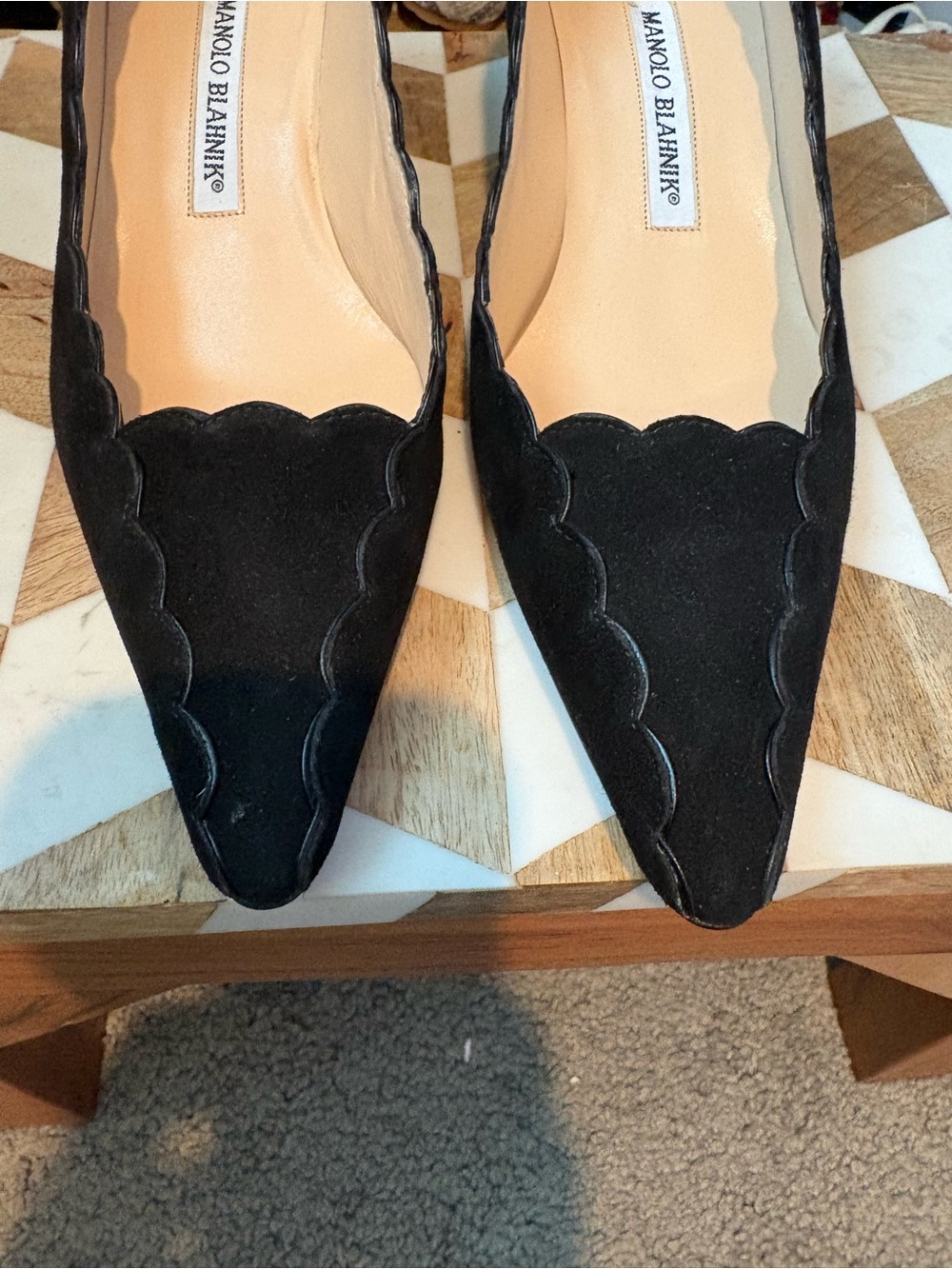 Manolo Blahnik Black Scalloped Pointed Kitten Heels - Picture 5 of 7